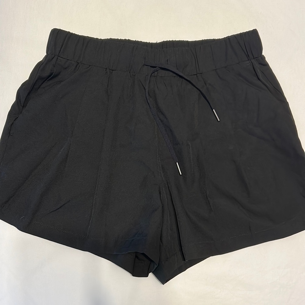 Drawstring shorts with pockets
